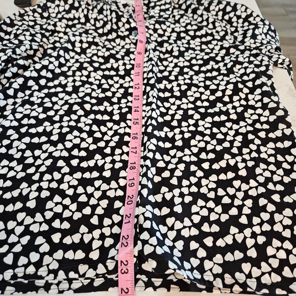 NWT! Equipment Femme Essential Heart Print Silk Shirt Medium B & W Button Down - Picture 11 of 12